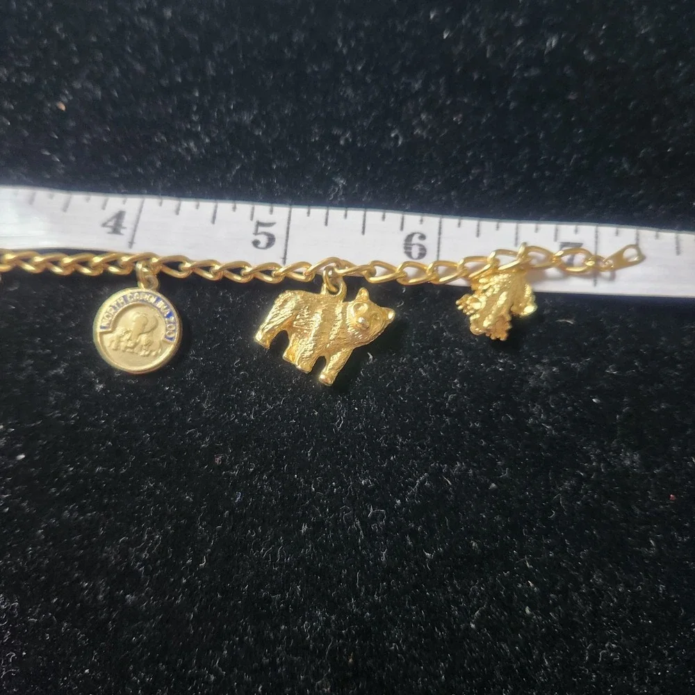 Vintage North Carolina Zoo Gold Tone Animal Charm Bracelet Giraffe Elephant Bear